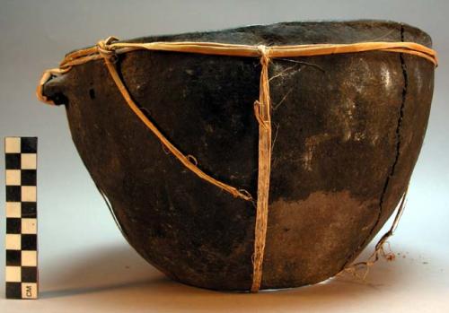 Cooking pot, pottery