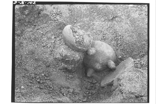 Mound C-3, Pottery cache (Z-194, 195)