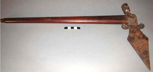 Spontoon pipe tomahawk. Spear-type head, barrel-shaped bowl. Oval eye.