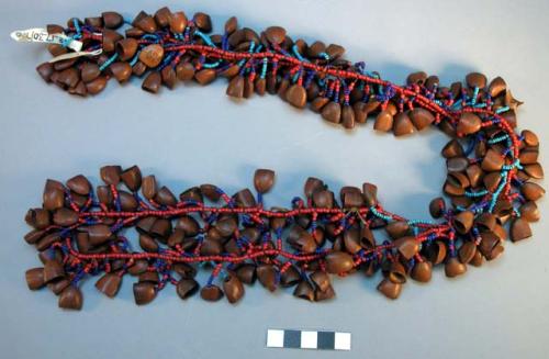 Necklace of glass and seed beads (yaycolamba)