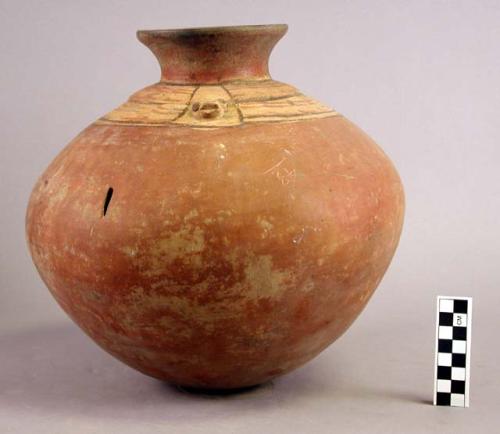 Large Cabuyal pottery jar