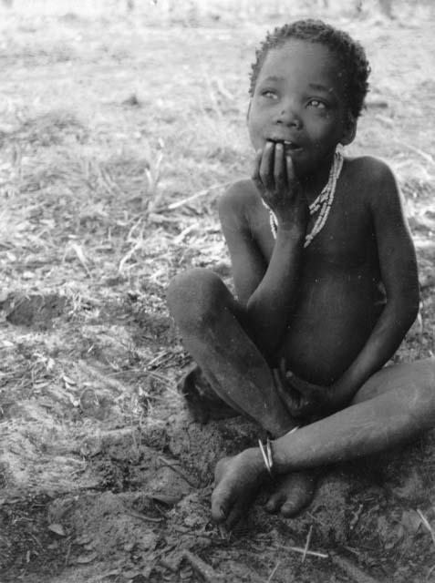 Madilo or Dingo (daughter of Mishi and !Karo, sister of Mutango) sitting