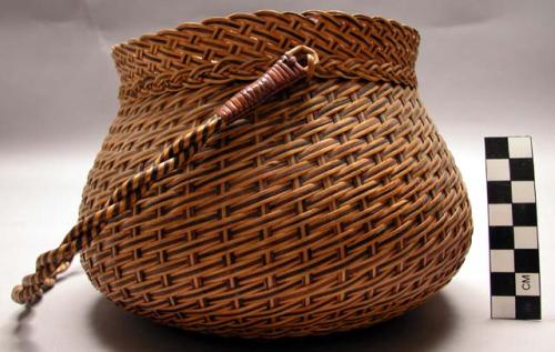 Spherical basket with sunken cover