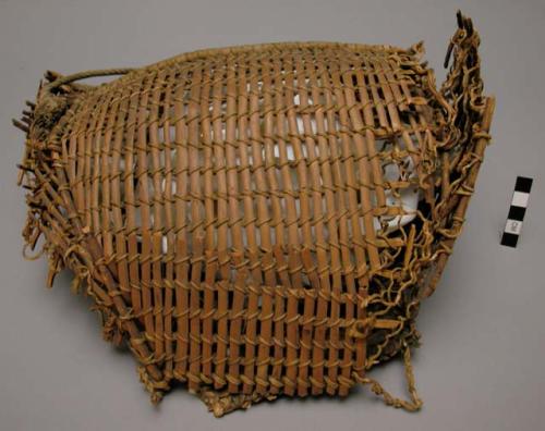 Splint basket, open work.