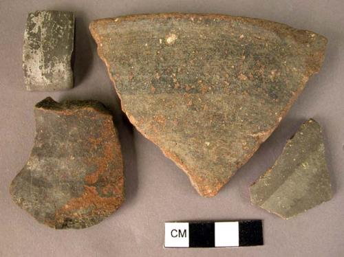 2 rim potsherds; 3 potsherds; 1 pottery handle fragment