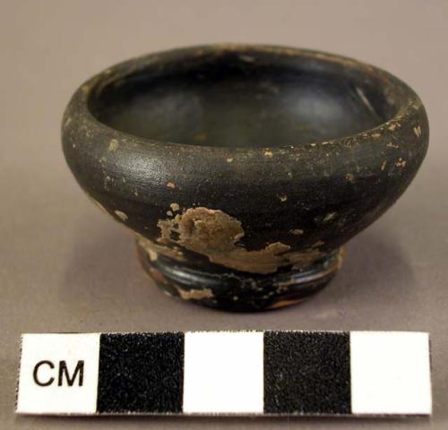 Miniature pottery votive bowl - Etrusco-Campanian ware