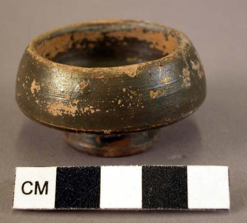 Miniature pottery votive bowl - Etrusco-Campanian ware