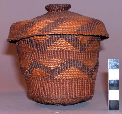 Tlingit closed twine basket with lid. Two bands of false