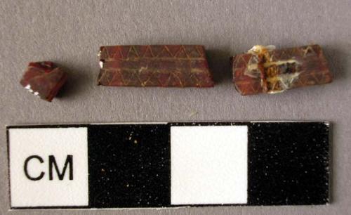 Rectangular amber spacer, decorated on one side with two grooves