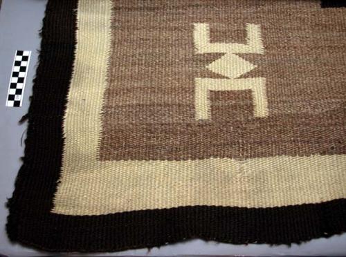 Two Grey Hills rug. Horses, two connected diamonds, L-shaped motifs.