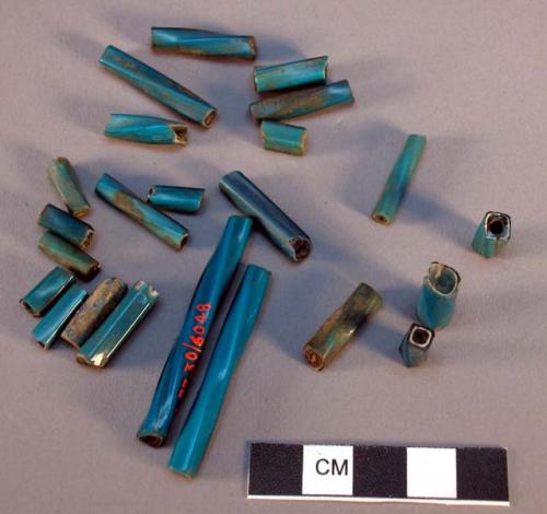 Cylindrical glass beads - european