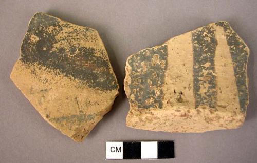 Rim potsherd; 2 potsherds; 1 pottery base fragment