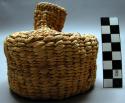 Cornhusk bottle-shaped baskets