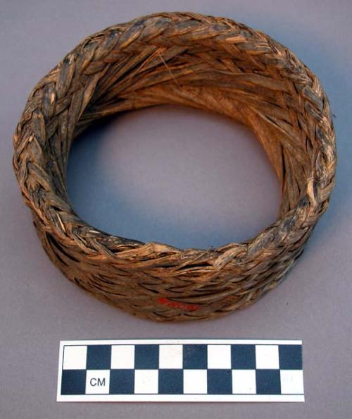 Carrying ring of yucca