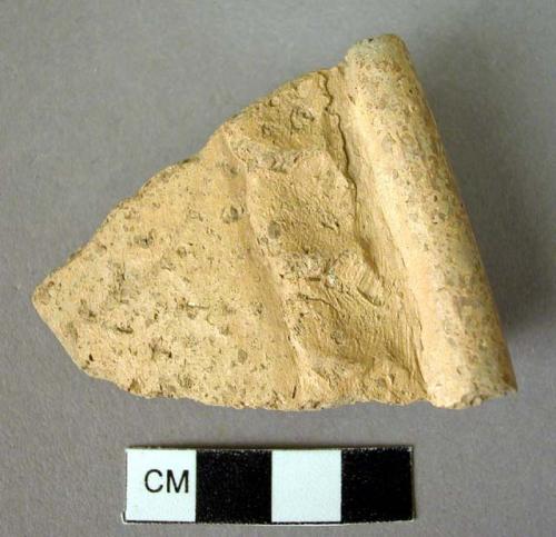 Thin indented plastique rim potsherd