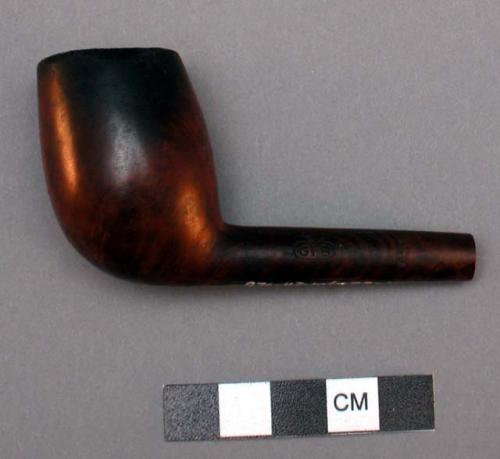 Wooden pipe bowl, used by Professor Putnam.  4 cm. h. x 8 cm. l.