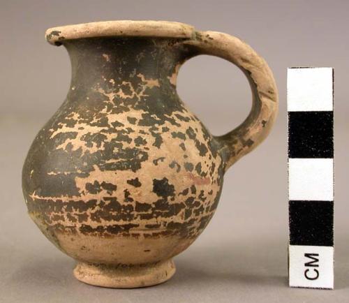 Miniature pottery vase with one handle - Etrusco-Campanian votive vessel