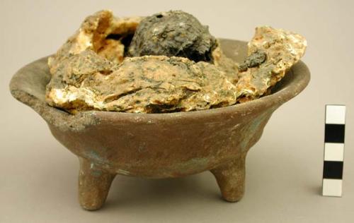 Tripod dish with copal