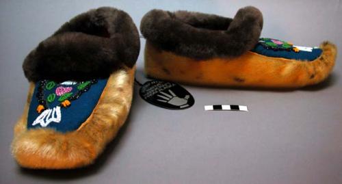 Seal skin mocasins with rabbit fur trim. Eagle design.