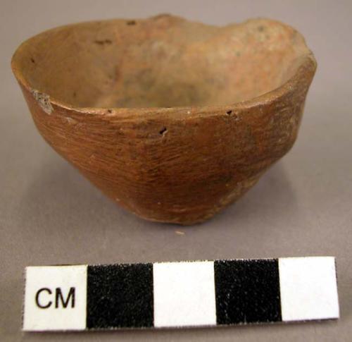 6 miniature pottery dishes, characteristic of oldest ("bothros") level