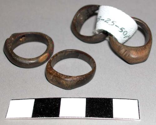 Horn finger rings