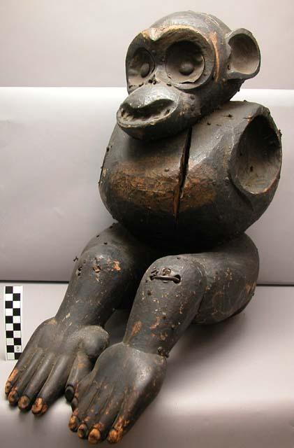 Carved wooden monkey (arms missing)