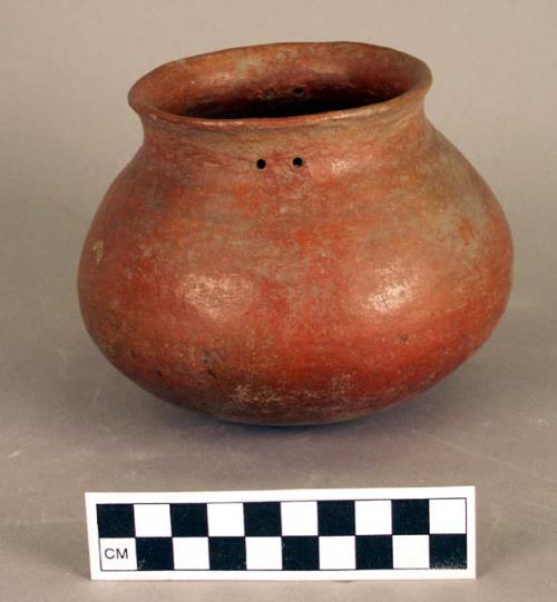 1 red pottery vessel