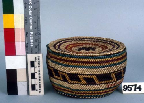 Trinket basket with cover