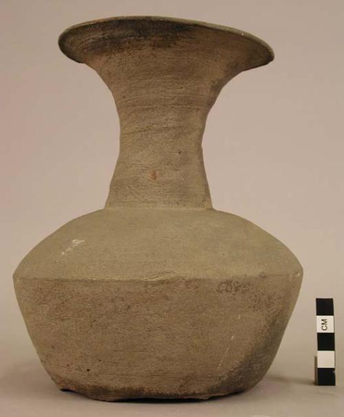 Bottle-shape pottery vessel