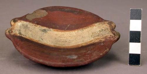 Ceramic, complete dish, flat bottom, lug handles, polychrome