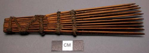 Woman's comb made of mid-rib of "kpunga" palm