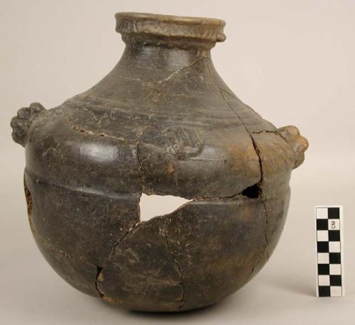 Murillo black pottery jar - broken