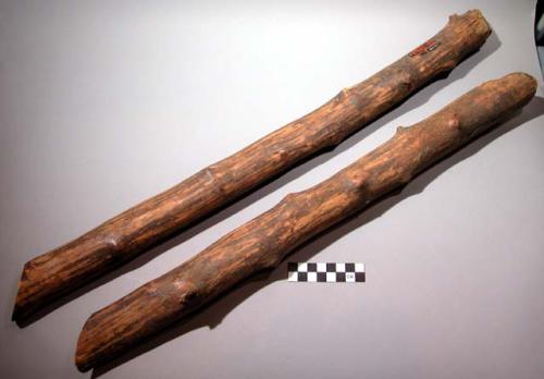 Unclassified tool; carved wood sticks; 1 side grooved; split; remnants of bark