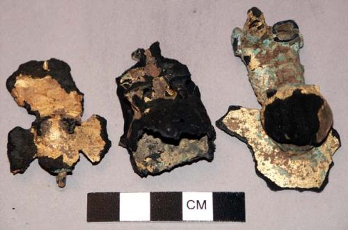 3 gold-plated fragmentary objects