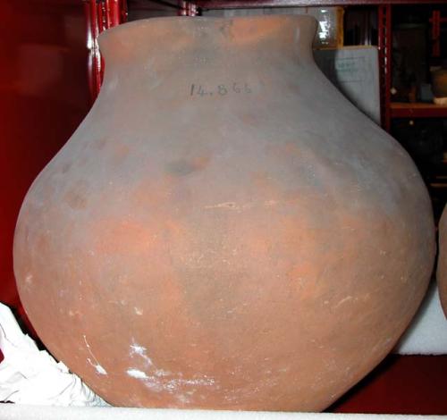 Earthen jar