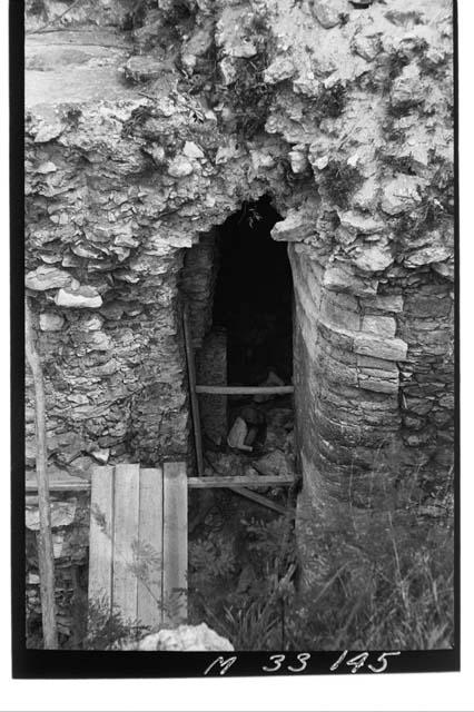 Buttress construction at north side of Platform 1 at Monjas.